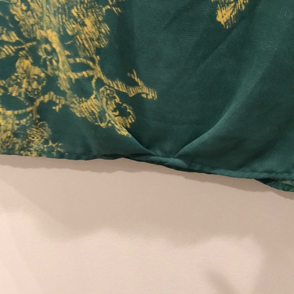 CAbi Green Top - Picture 6 of 6